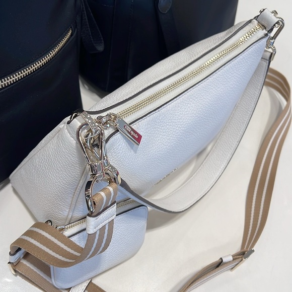 Kate Spade Rosie Shoulder Bag With Tech Attachment AirPod 
Parchment 
NWT - Picture 11 of 16